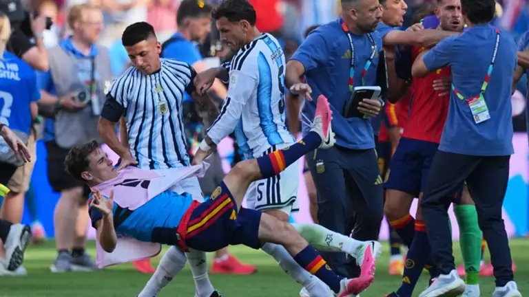 FIFA abre una investigación a Paredes y Gavi por los incidentes en la final