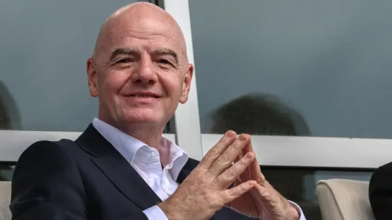The Telegraph afirma que la UEFA pagó a una supuesta amante de Infantino y este lo niega