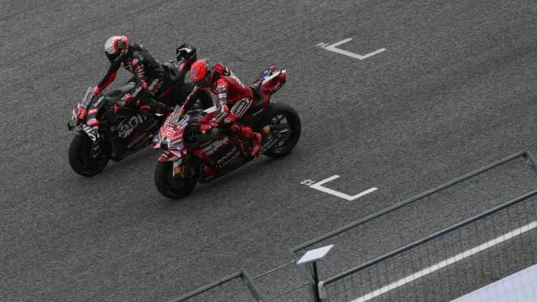 Marc Márquez defiende su feudo y gana el Sprint