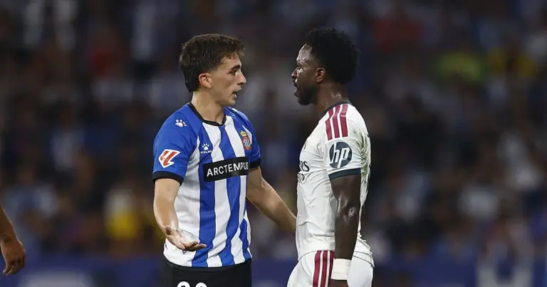 El Real Madrid denuncia la protección de los árbitros a Lamine Yamal frente a Vinicius: «A la mínima, amari... - OkDiario
