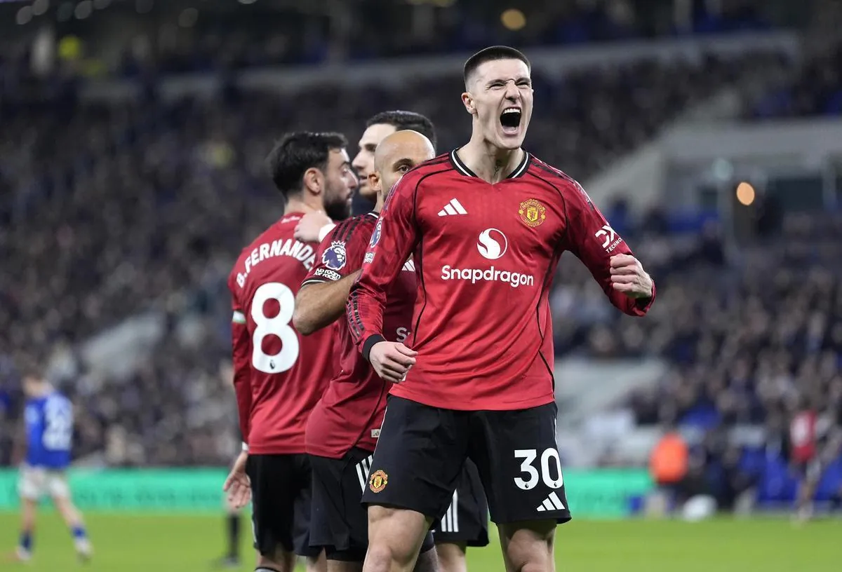 Benjamin Sesko celebra un gol del United
