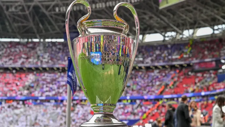 Clasificación de la Champions en directo hoy: Barcelona y PSG se colocan líderes tras golear