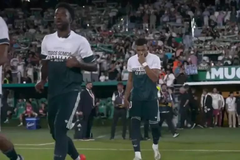 Duras críticas a Mbappé, Konaté y Vinícius por no mostrar entero el mensaje de apoyo a Ceuta en sus camisetas: "Dio vergüenza ajena"